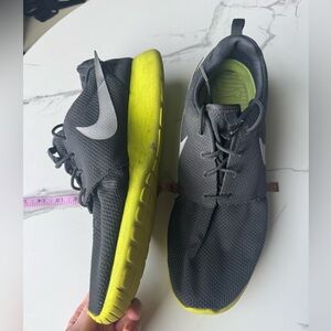 Nike Men’s 14 Roshe Run One Cyber Grey Anthracite Wolf Volt Neon Air Max 95 1